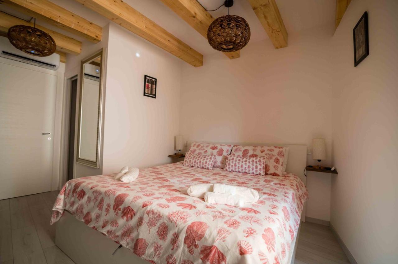 The Wine Room Castelbuono  Εξωτερικό φωτογραφία